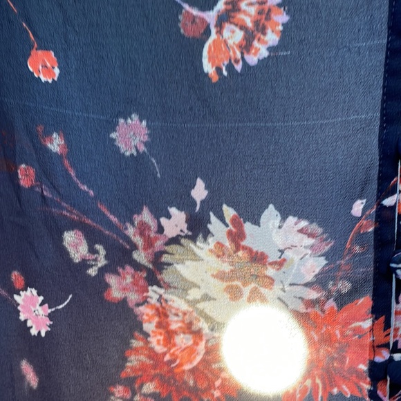 Torrid Floral Chiffon Blouse Sheer Layer Top Size 2 Navy/Red Button SS V Neck - Picture 6 of 7